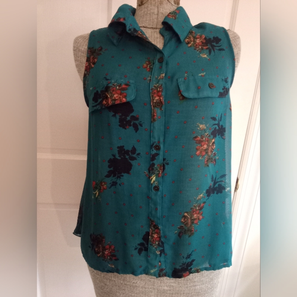 Pleated Sleeveless Blouse